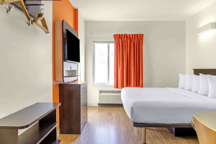 Room 7 of 25