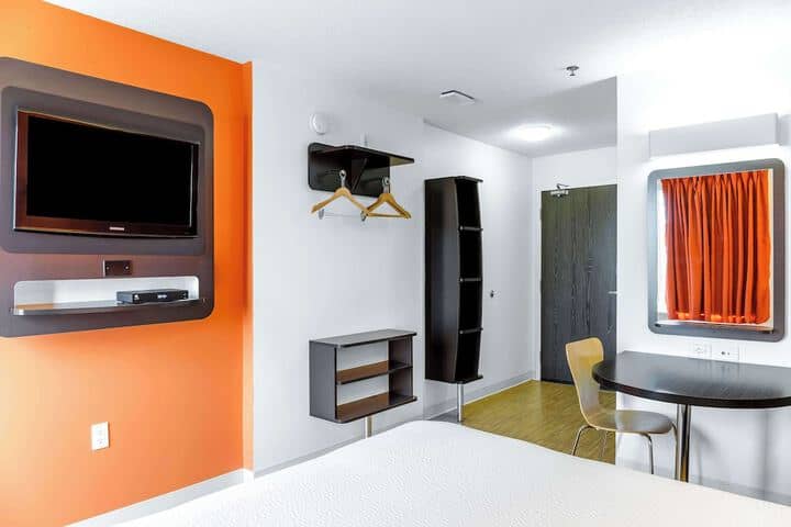 Room 14 of 25