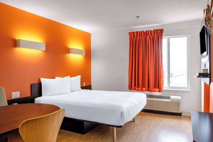 Room 9 of 25