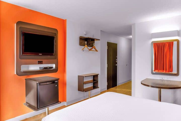 Room 11 of 25