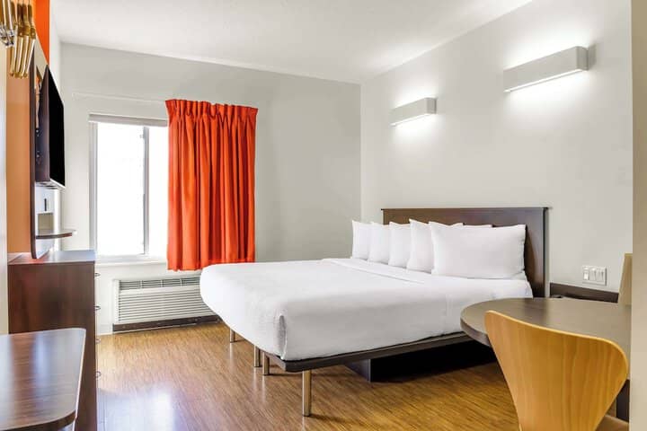 Room 8 of 25
