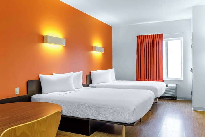 Room 6 of 25